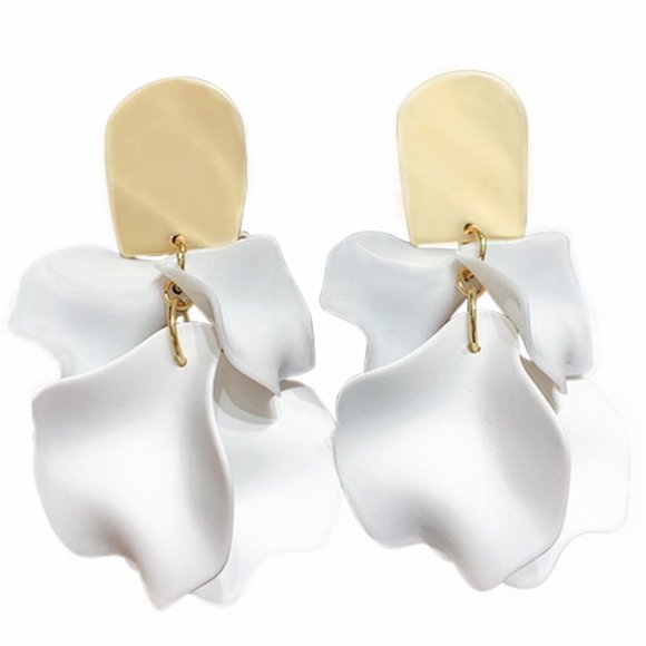 ๐ White Short Acrylic Earrings - Picture 2 of 5